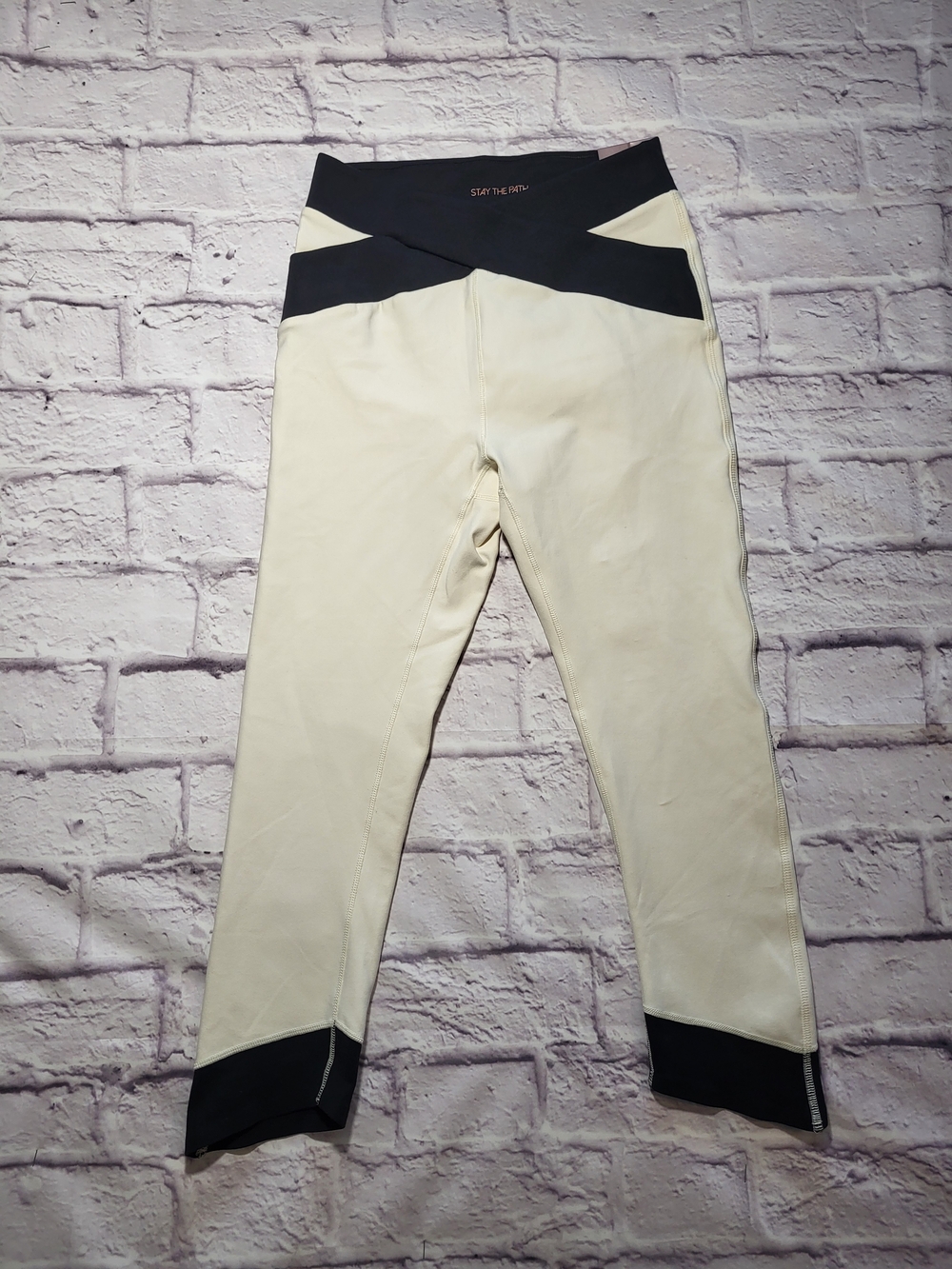Calia Stay The Path Cross Capri Crop Leggings Ivory Black Women Size Medium NWT